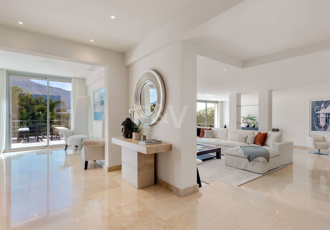 Villa next to Las Brisas Golf - Nueva Andalucia