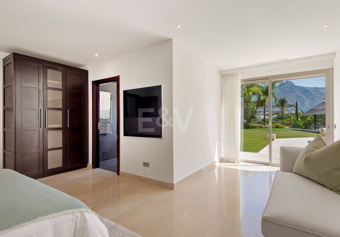 Villa next to Las Brisas Golf - Nueva Andalucia