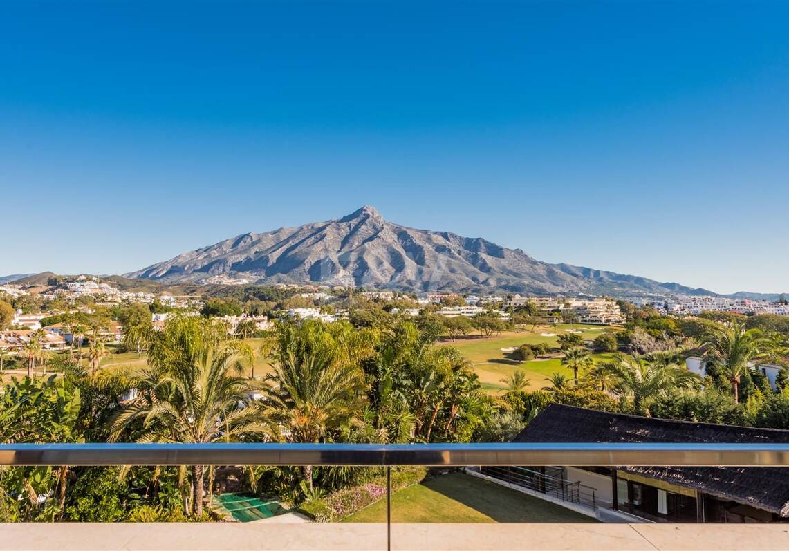 Villa next to Las Brisas Golf - Nueva Andalucia
