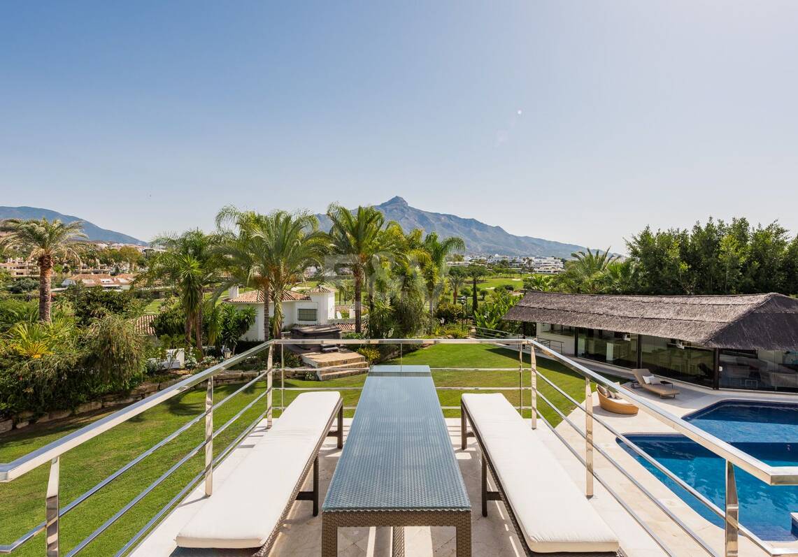 Villa next to Las Brisas Golf - Nueva Andalucia