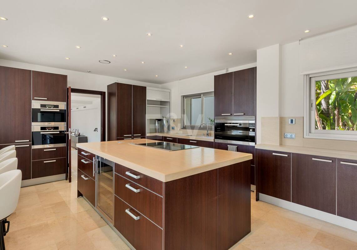 Villa next to Las Brisas Golf - Nueva Andalucia