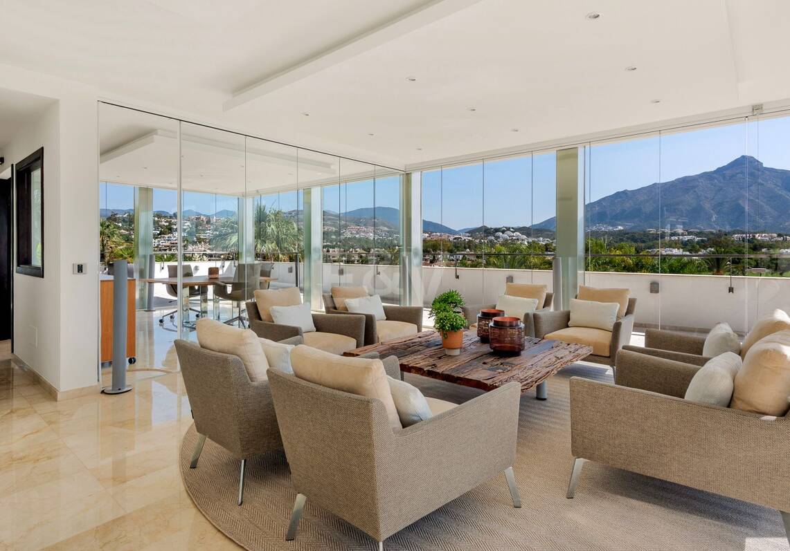 Villa next to Las Brisas Golf - Nueva Andalucia
