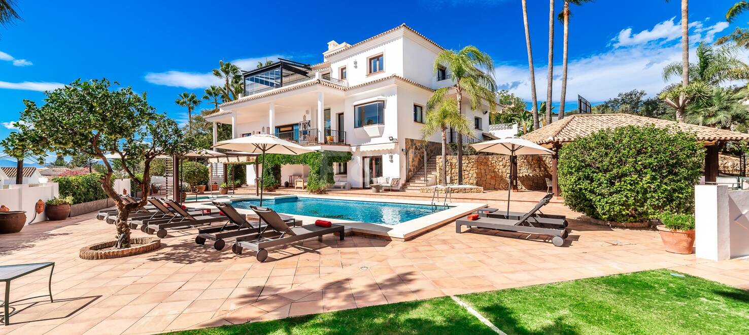 Dream Villa with Panoramic Views in El Rosario