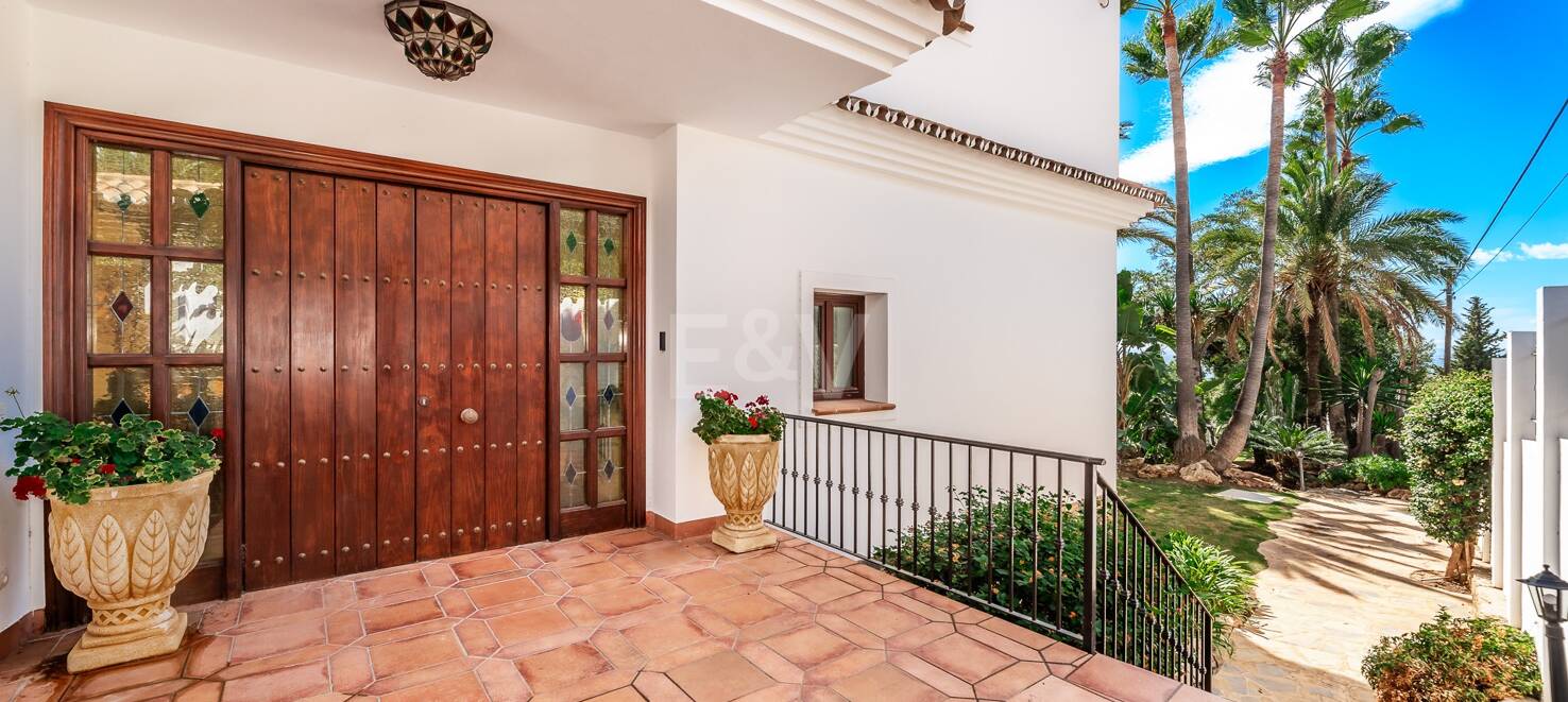 Dream Villa with Panoramic Views in El Rosario