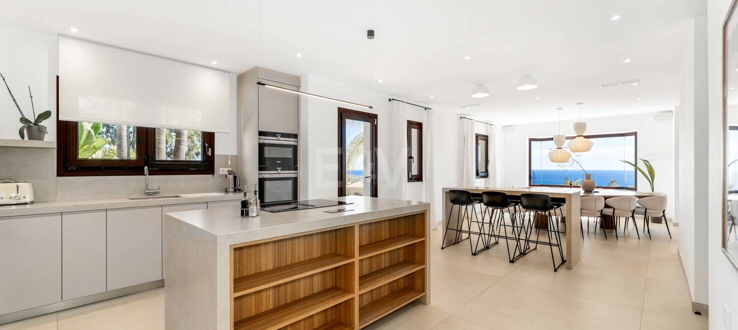 Dream Villa with Panoramic Views in El Rosario