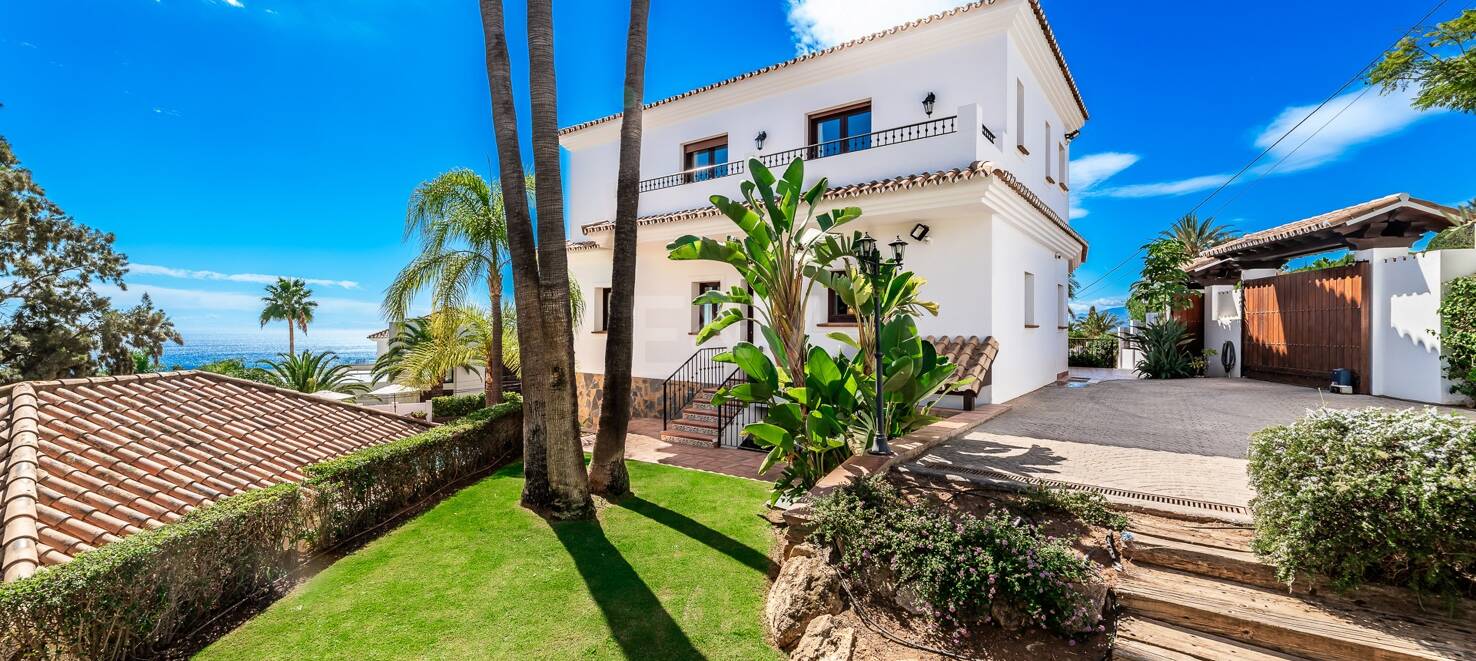 Dream Villa with Panoramic Views in El Rosario