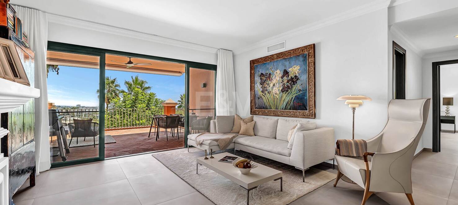 Spacious apartment with sea views in La Quinta golf resort