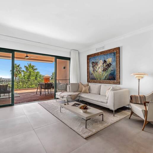 Spacious apartment with sea views in La Quinta golf resort