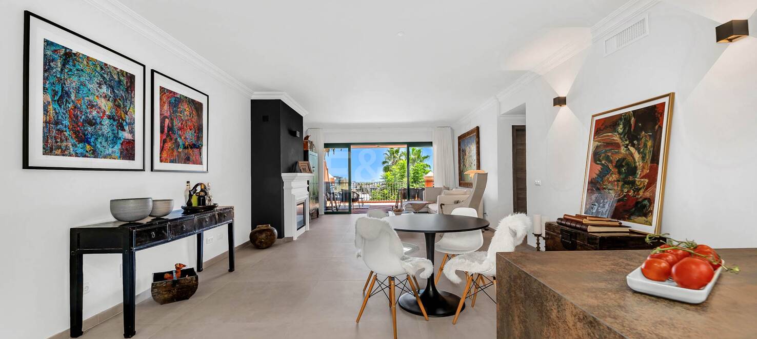 Spacious apartment with sea views in La Quinta golf resort