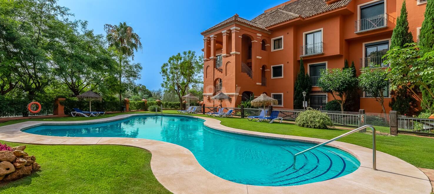 Spacious apartment with sea views in La Quinta golf resort