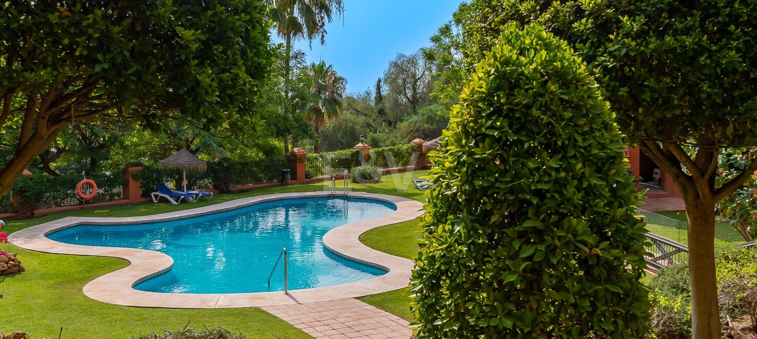 Spacious apartment with sea views in La Quinta golf resort