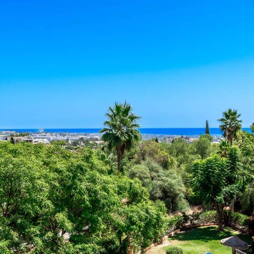 Spacious apartment with sea views in La Quinta golf resort