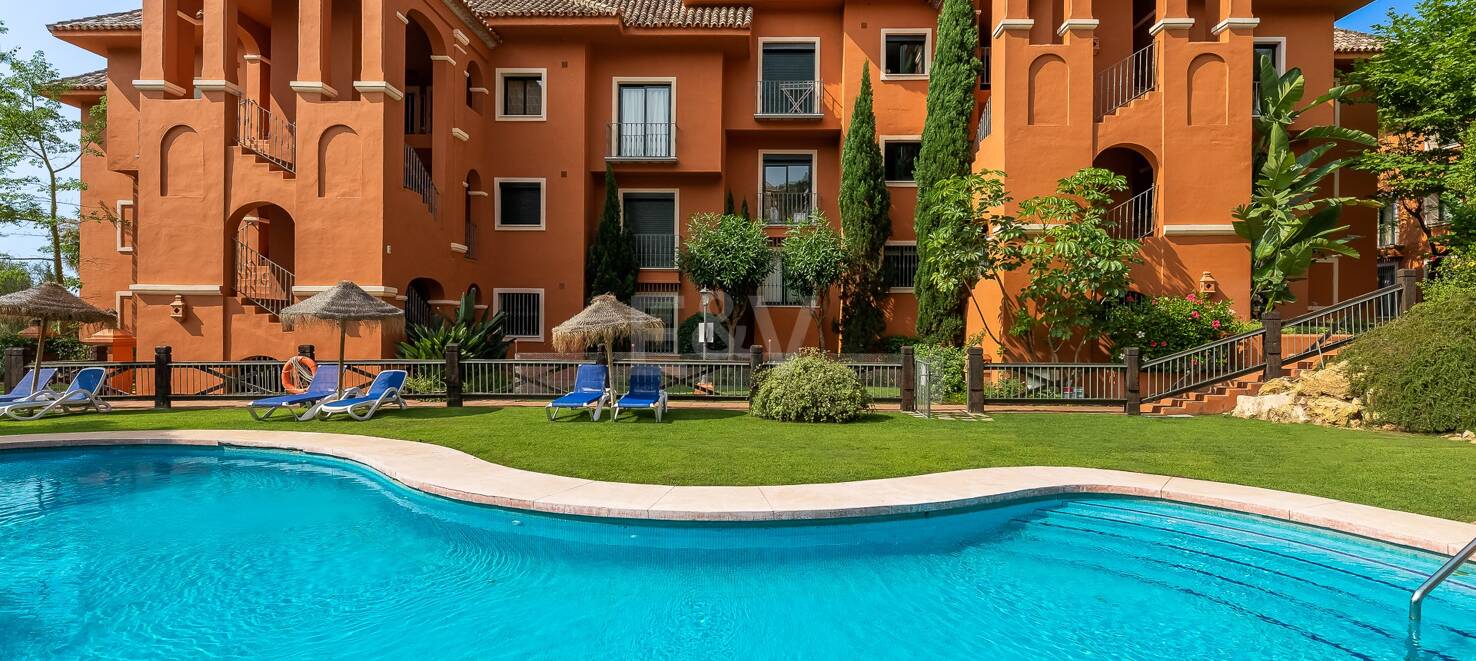 Spacious apartment with sea views in La Quinta golf resort