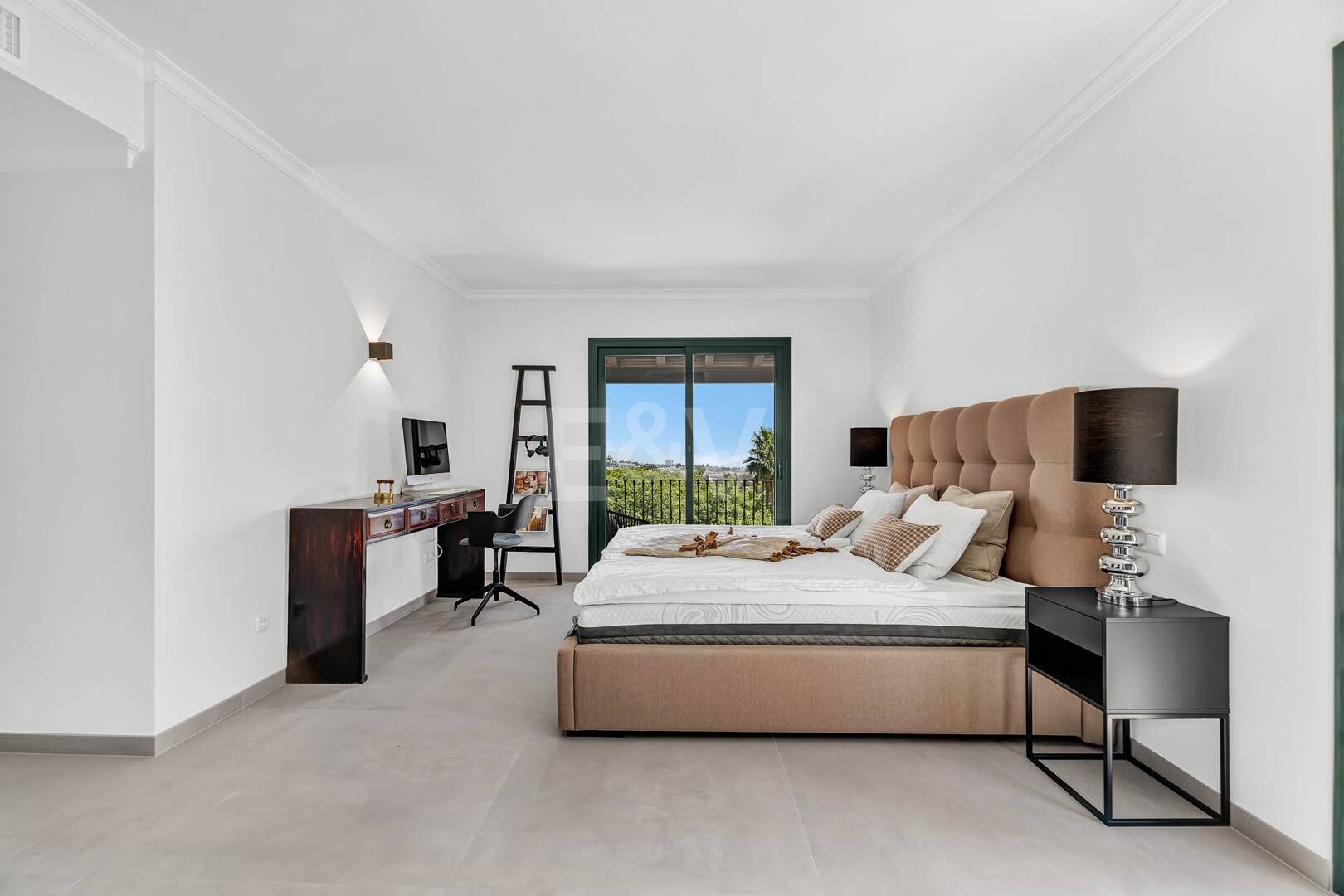 Spacious apartment with sea views in La Quinta golf resort