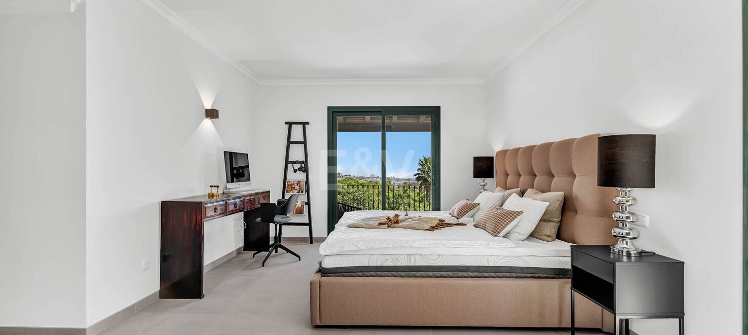 Spacious apartment with sea views in La Quinta golf resort