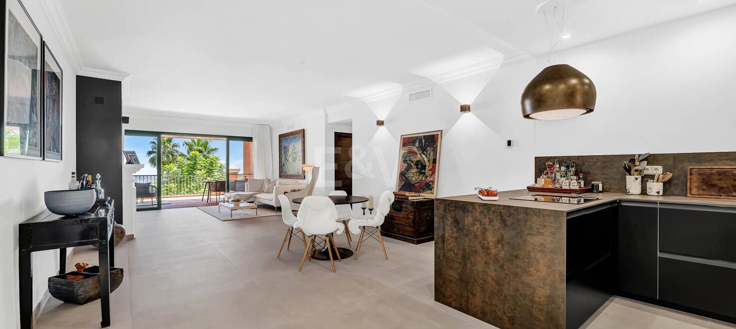 Spacious apartment with sea views in La Quinta golf resort