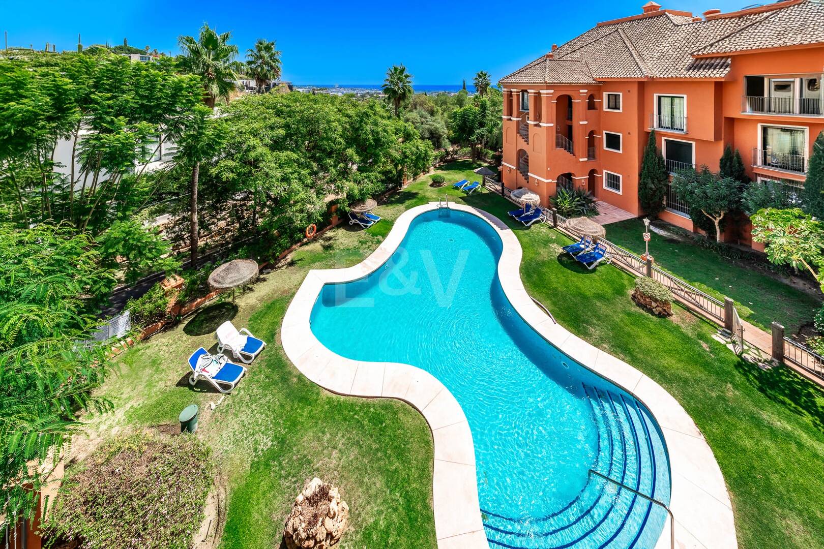 Spacious apartment with sea views in La Quinta golf resort