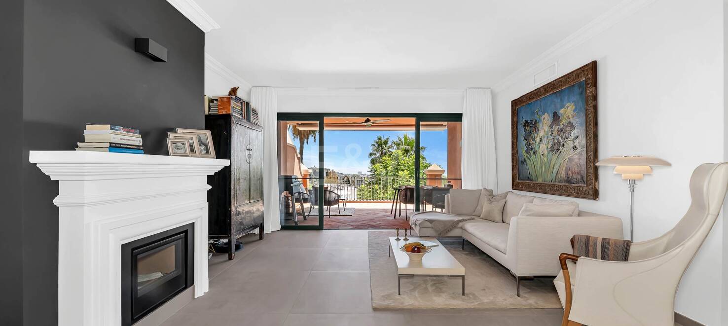 Spacious apartment with sea views in La Quinta golf resort