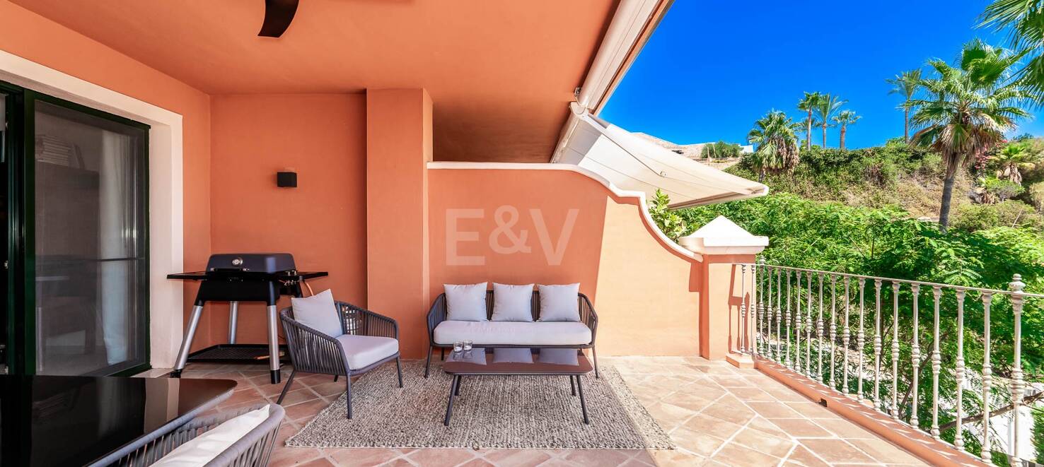 Spacious apartment with sea views in La Quinta golf resort