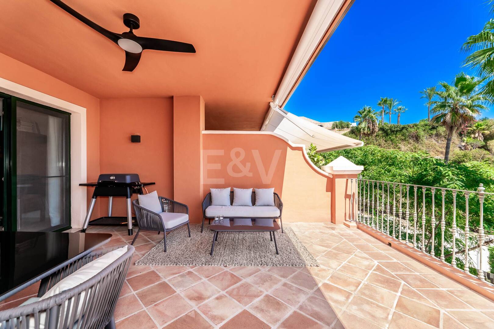 Spacious apartment with sea views in La Quinta golf resort