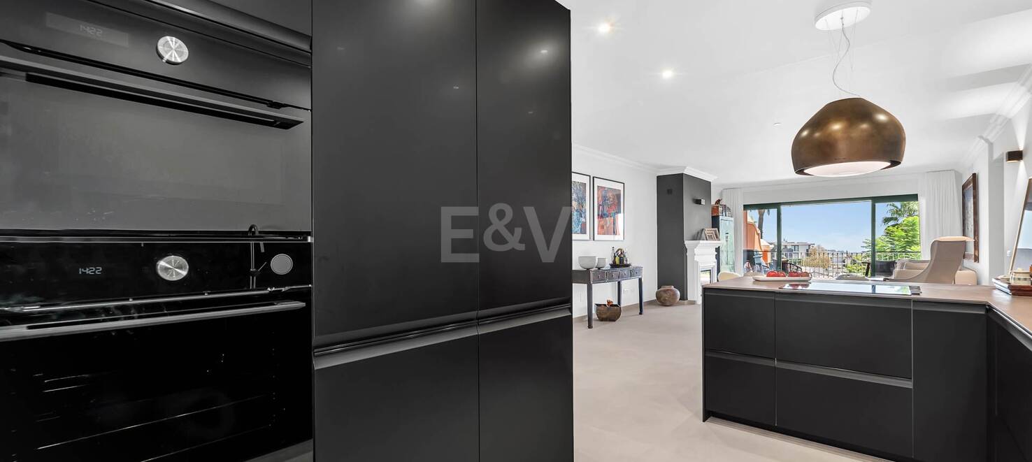 Spacious apartment with sea views in La Quinta golf resort