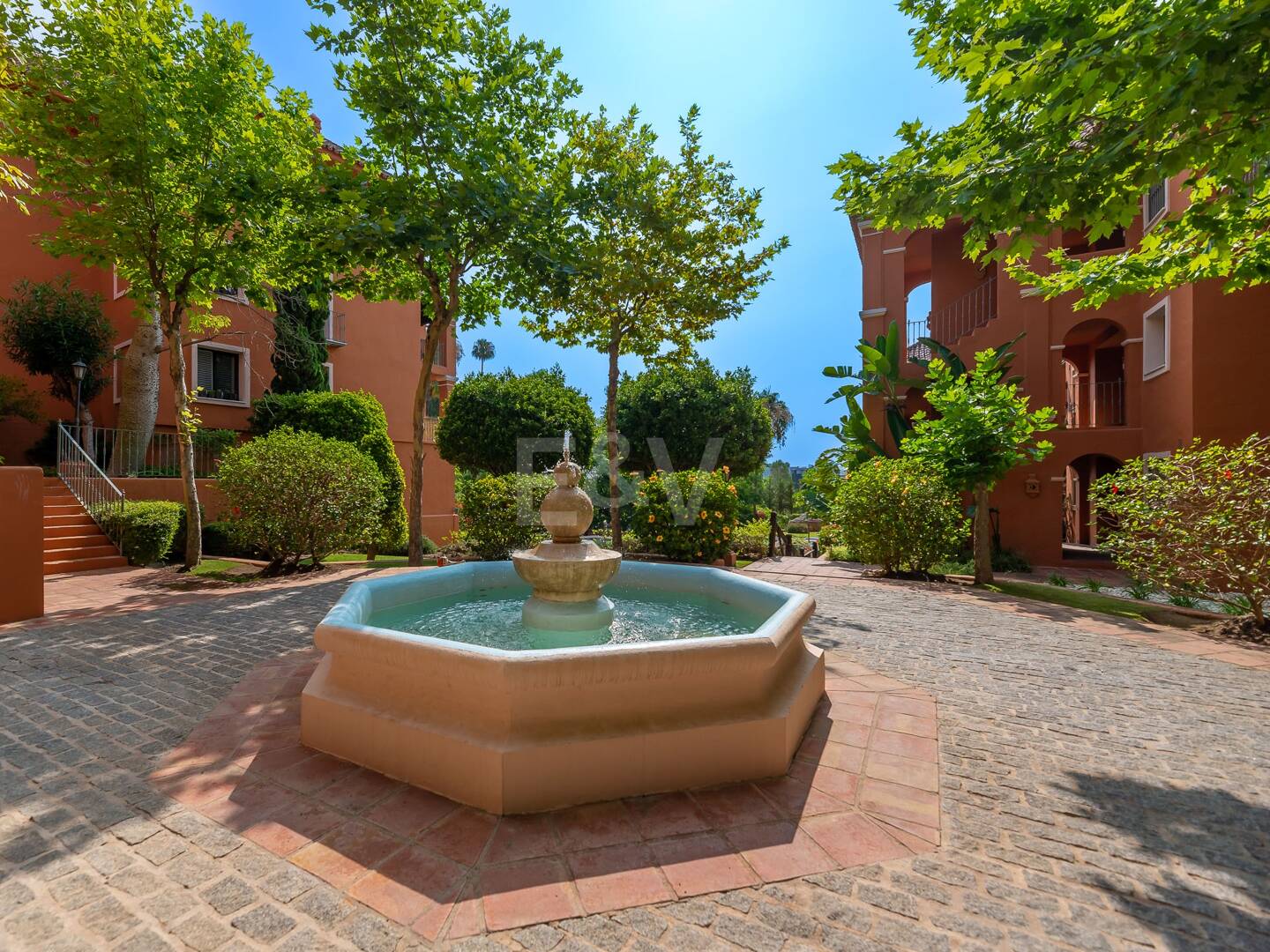 Spacious apartment with sea views in La Quinta golf resort