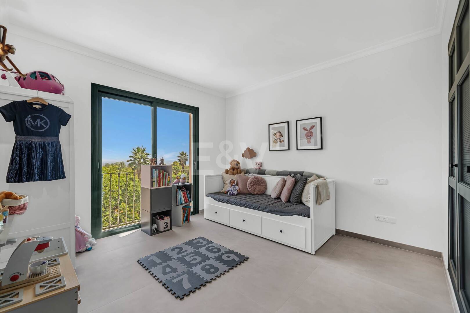 Spacious apartment with sea views in La Quinta golf resort