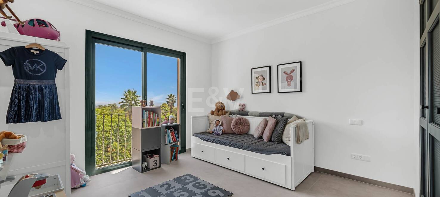 Spacious apartment with sea views in La Quinta golf resort