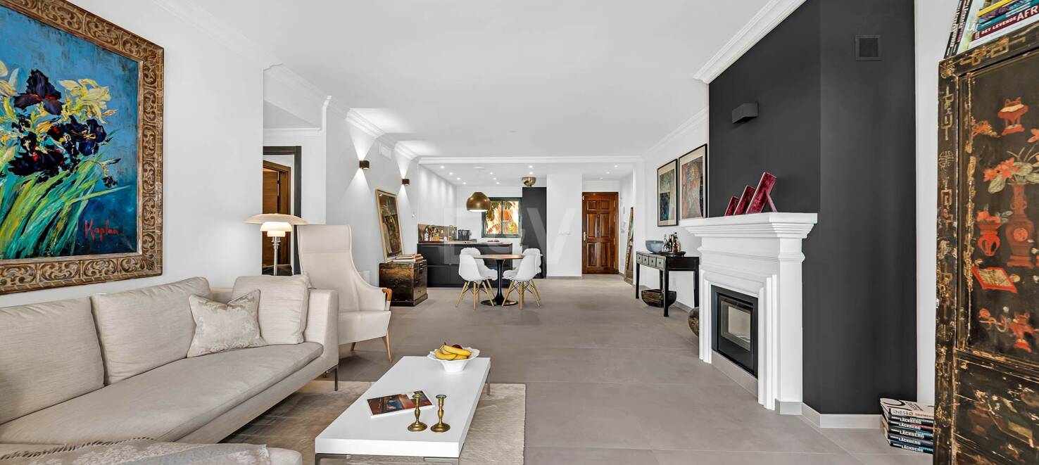 Spacious apartment with sea views in La Quinta golf resort