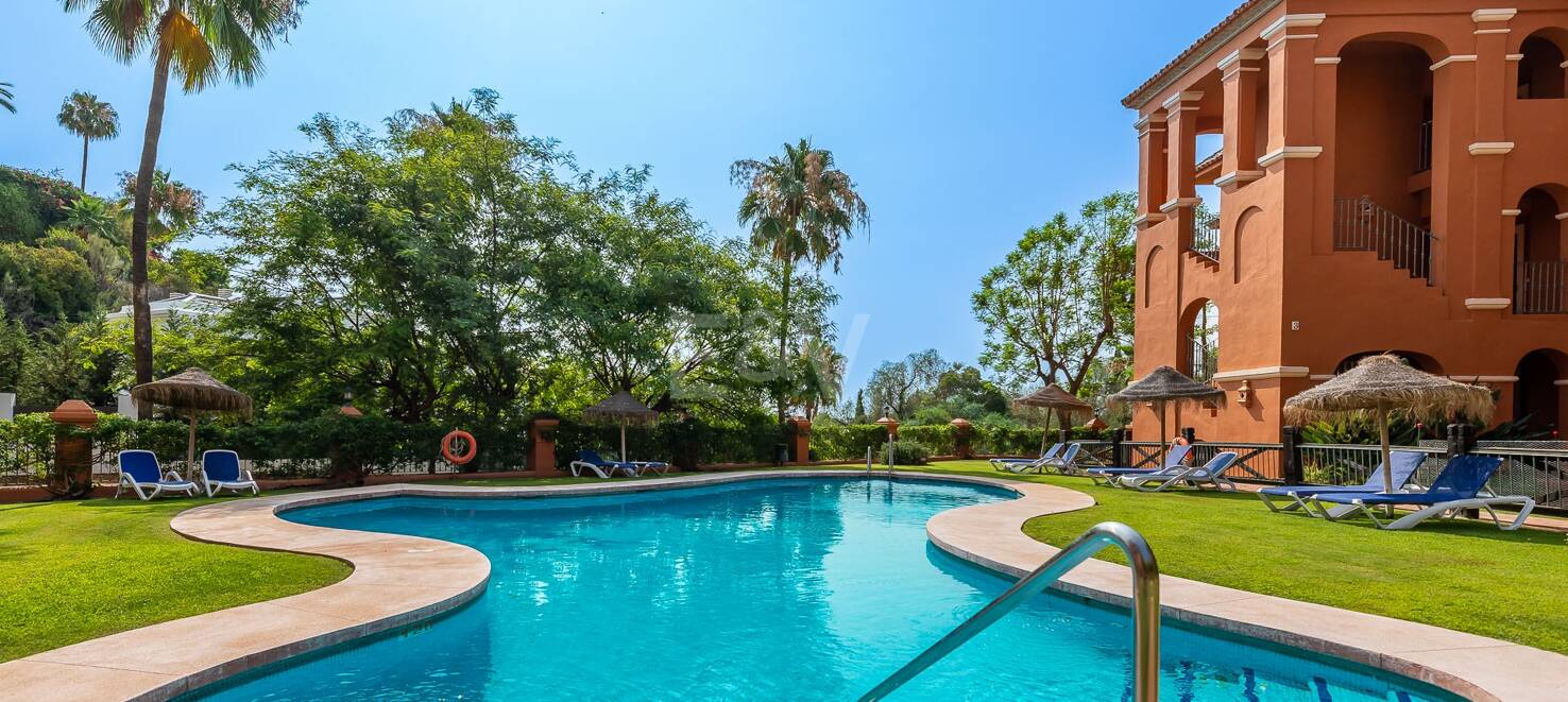 Spacious apartment with sea views in La Quinta golf resort