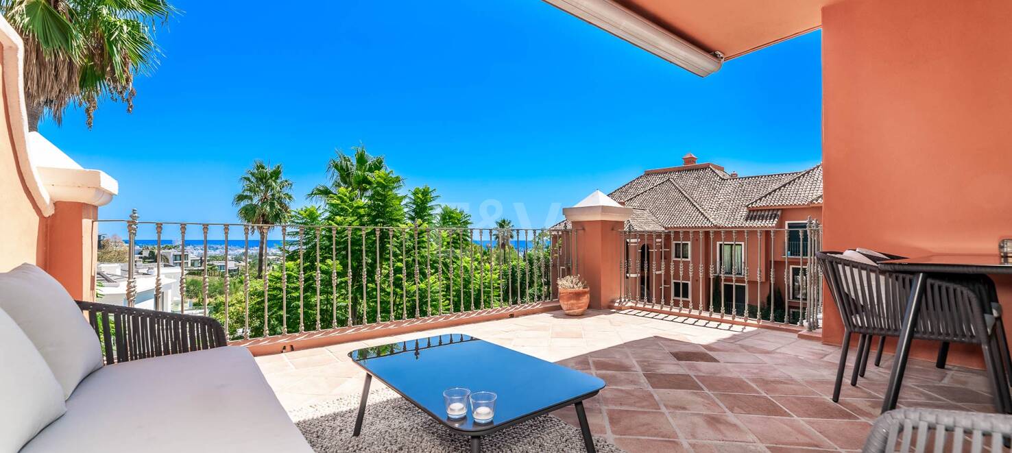 Spacious apartment with sea views in La Quinta golf resort