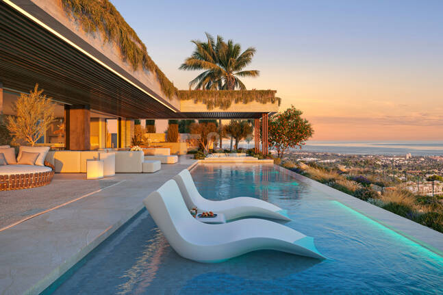 Villa de luxe moderne avec vue panoramique sur la mer dans la communautéated