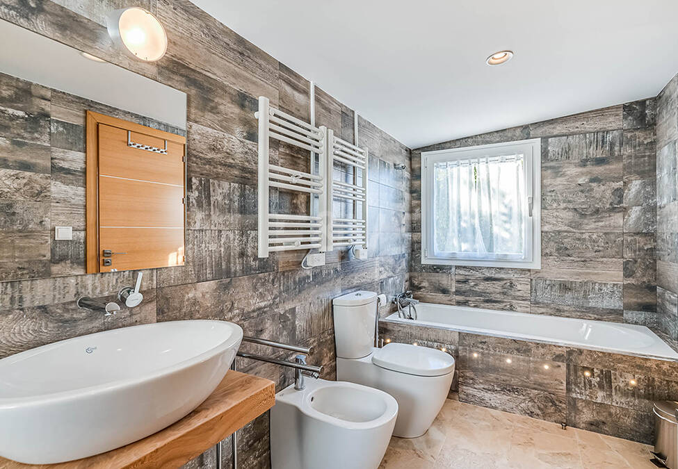 Nowoczesna willa Andaluzji w Nueva Andaluzja w strzeżonej społeczności