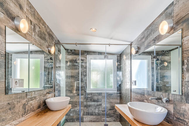 Nowoczesna willa Andaluzji w Nueva Andaluzja w strzeżonej społeczności