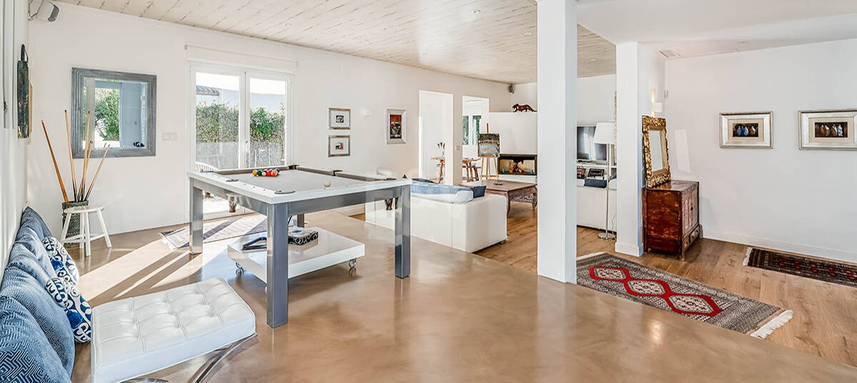 Modern Andalusian villa in Nueva Andalucia in a gated community