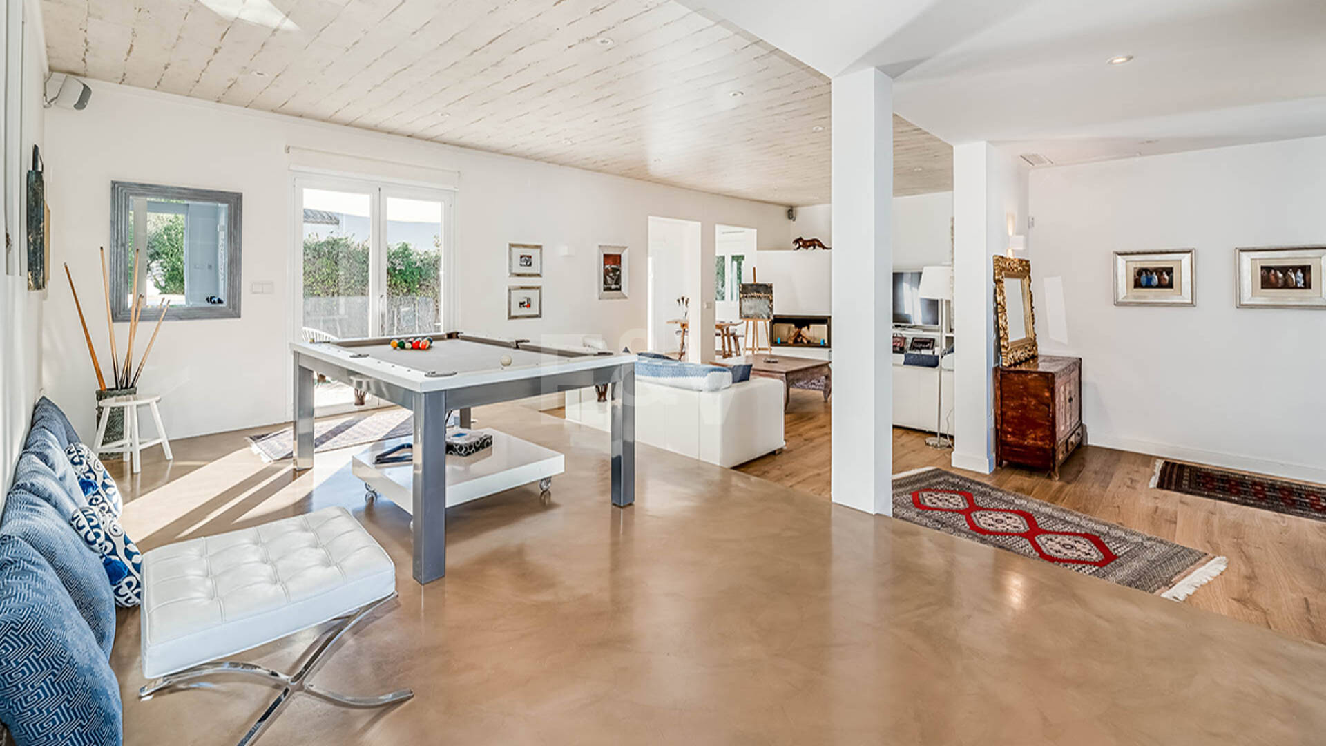 Nowoczesna willa Andaluzji w Nueva Andaluzja w strzeżonej społeczności