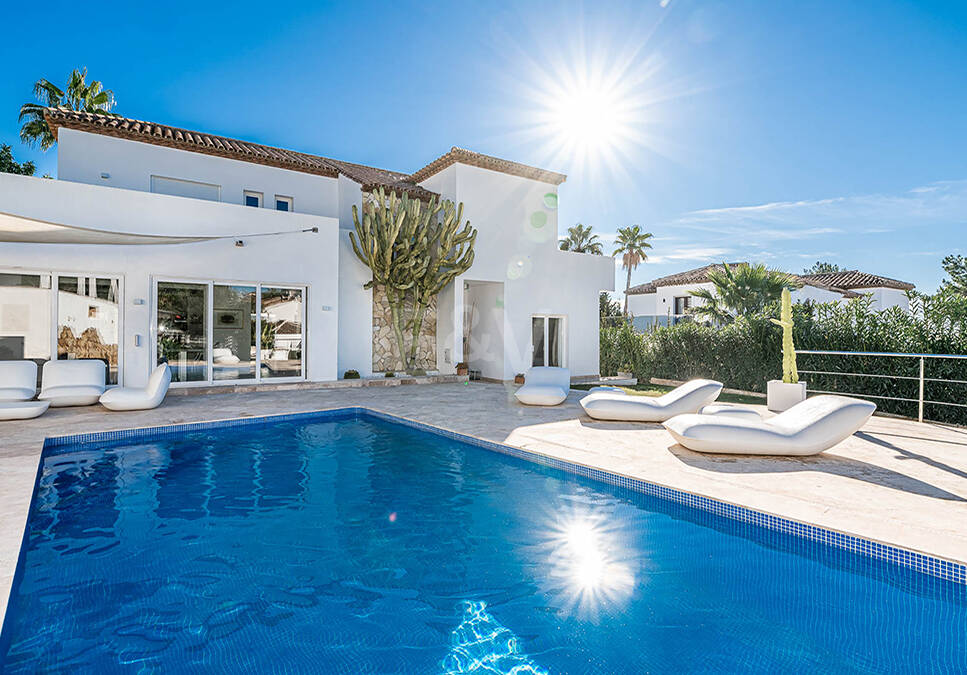 Modern Andalusian villa in Nueva Andalucia in a gated community