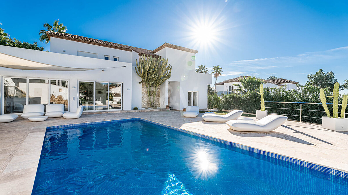 Modern Andalusian villa in Nueva Andalucia in a gated community