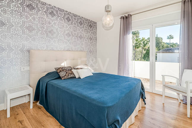 Nowoczesna willa Andaluzji w Nueva Andaluzja w strzeżonej społeczności