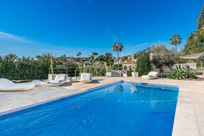 Nowoczesna willa Andaluzji w Nueva Andaluzja w strzeżonej społeczności