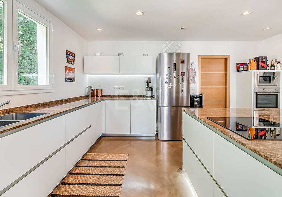 Modern Andalusian villa in Nueva Andalucia in a gated community