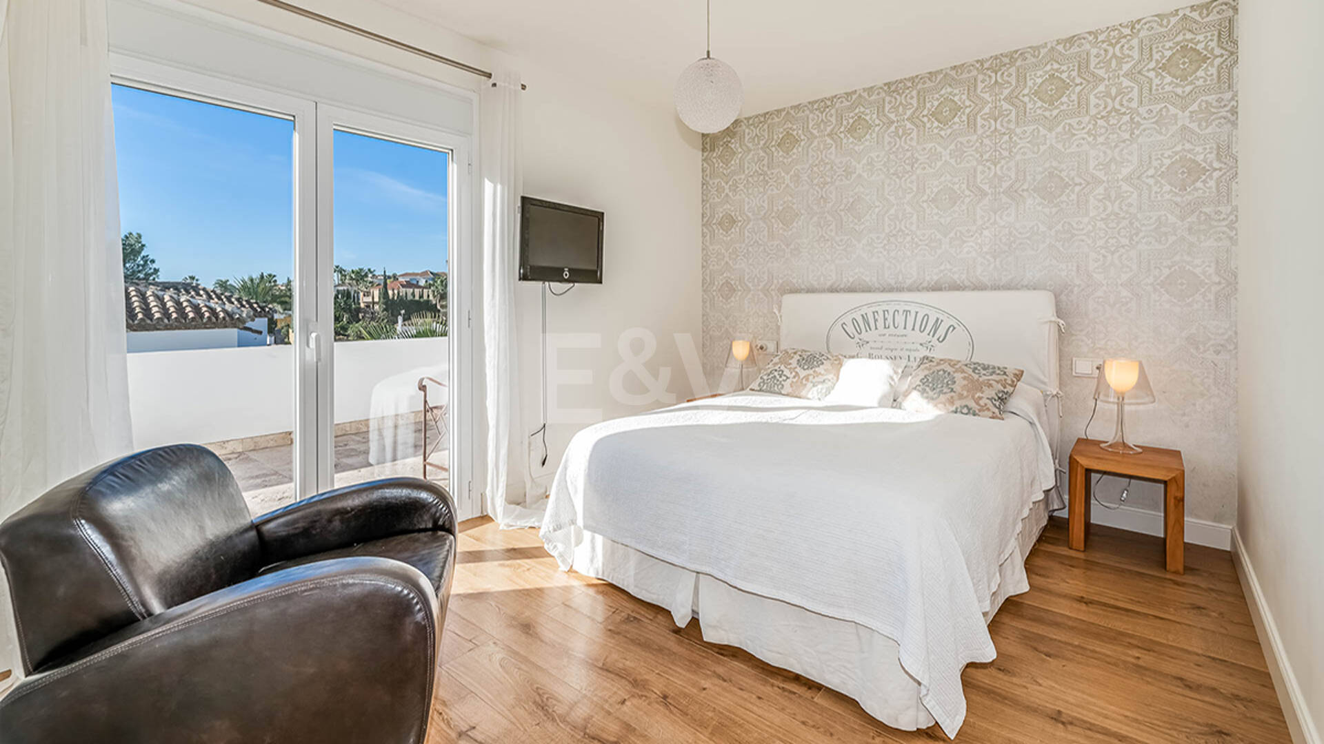 Nowoczesna willa Andaluzji w Nueva Andaluzja w strzeżonej społeczności