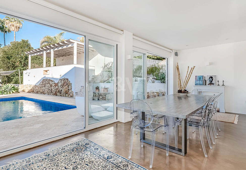 Nowoczesna willa Andaluzji w Nueva Andaluzja w strzeżonej społeczności