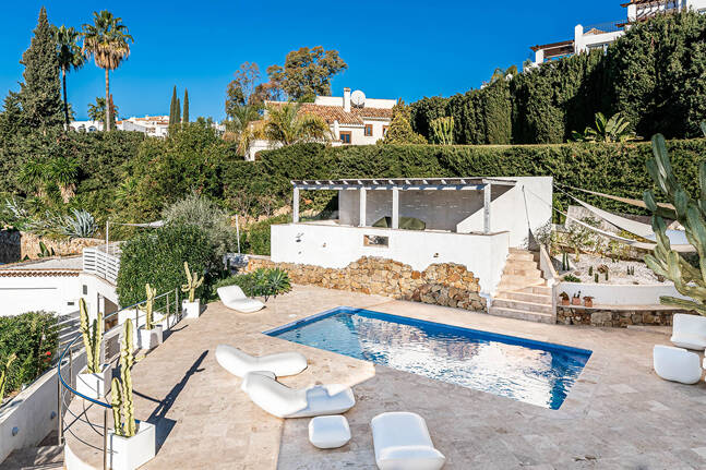 Nowoczesna willa Andaluzji w Nueva Andaluzja w strzeżonej społeczności