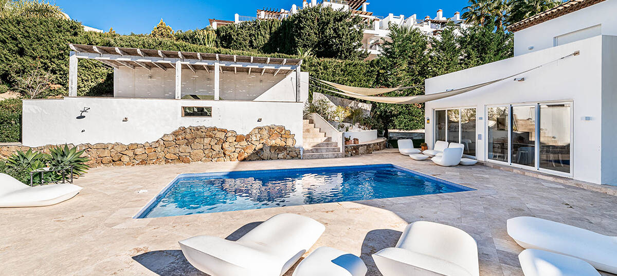 Modern Andalusian villa in Nueva Andalucia in a gated community