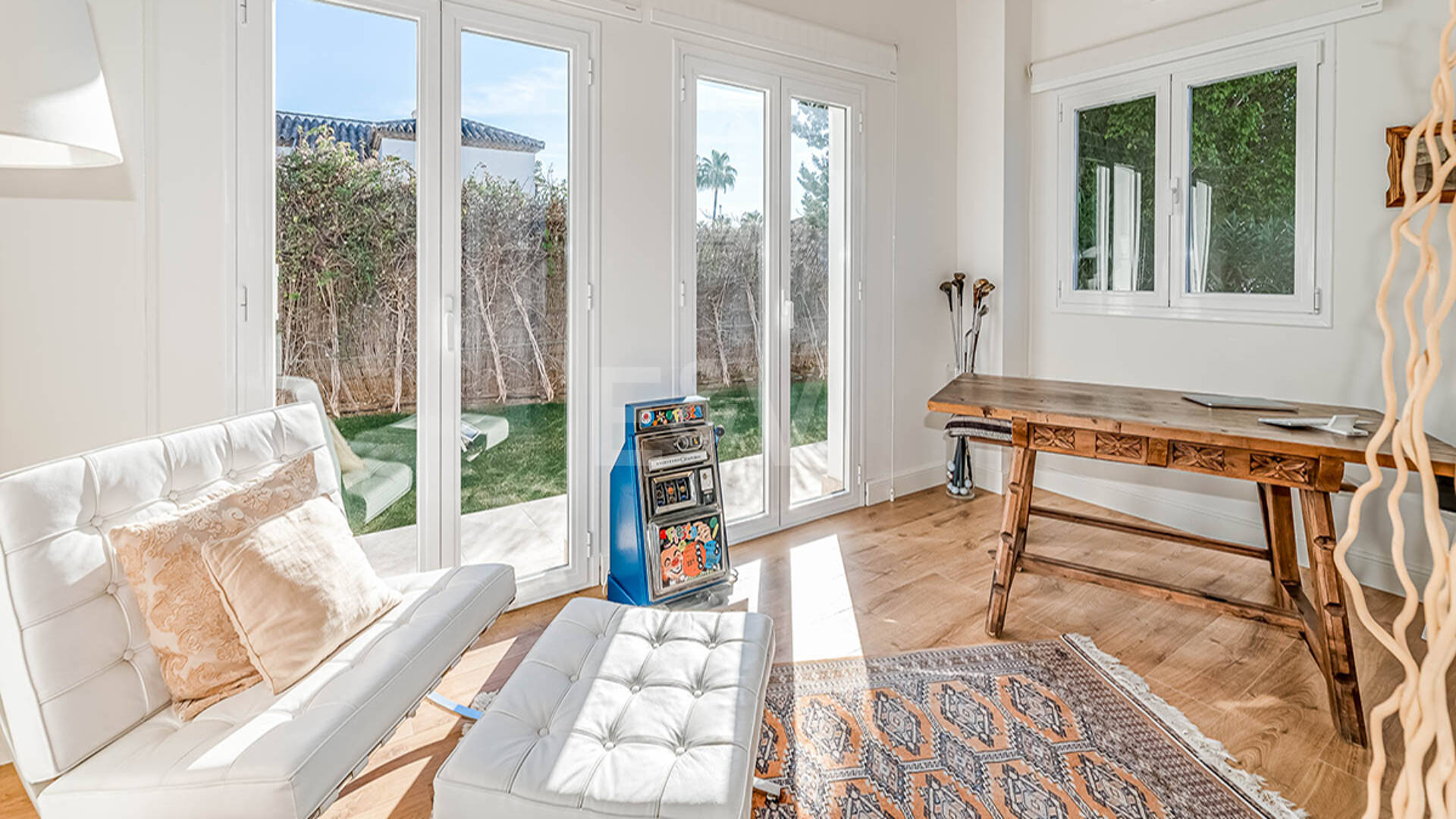 Nowoczesna willa Andaluzji w Nueva Andaluzja w strzeżonej społeczności