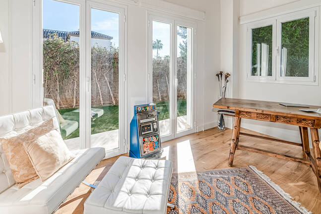 Nowoczesna willa Andaluzji w Nueva Andaluzja w strzeżonej społeczności