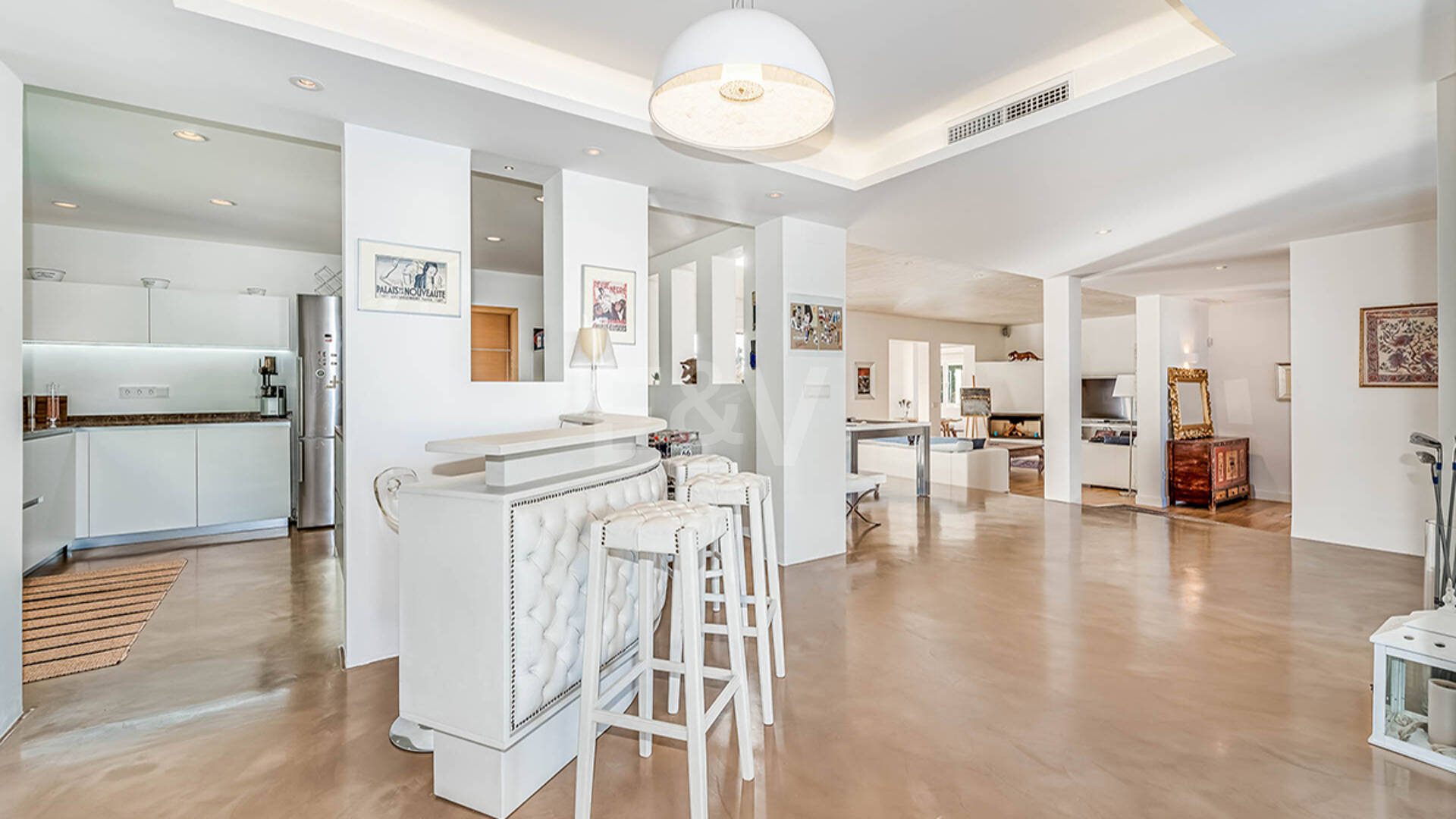 Nowoczesna willa Andaluzji w Nueva Andaluzja w strzeżonej społeczności