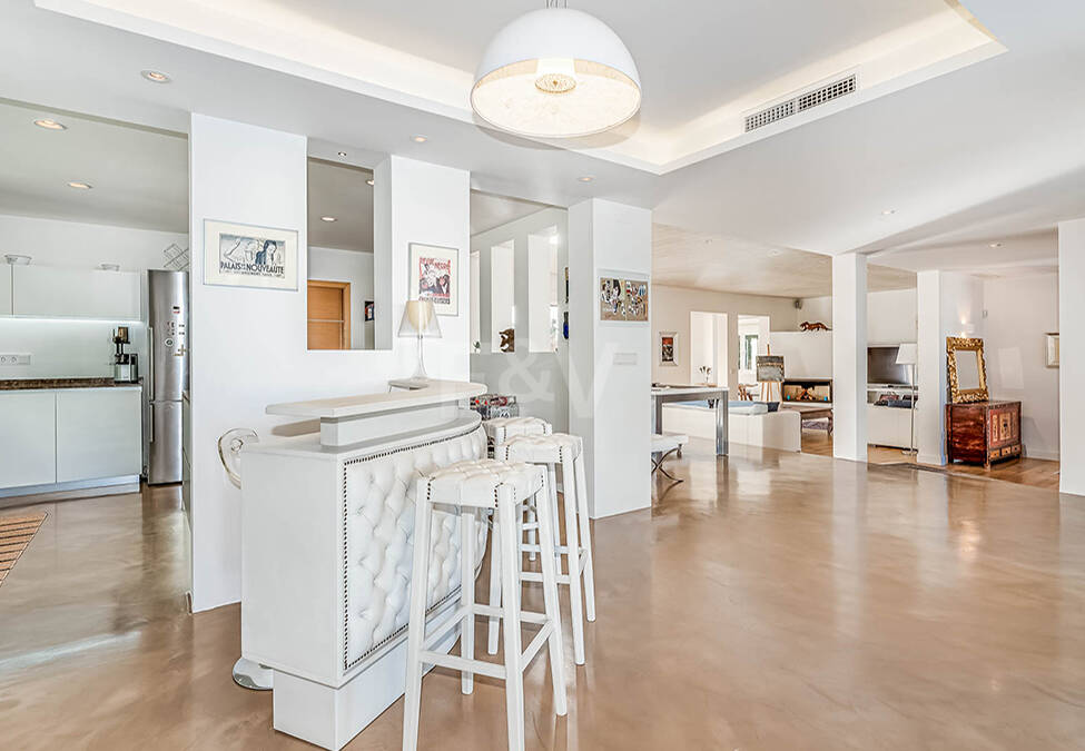 Nowoczesna willa Andaluzji w Nueva Andaluzja w strzeżonej społeczności