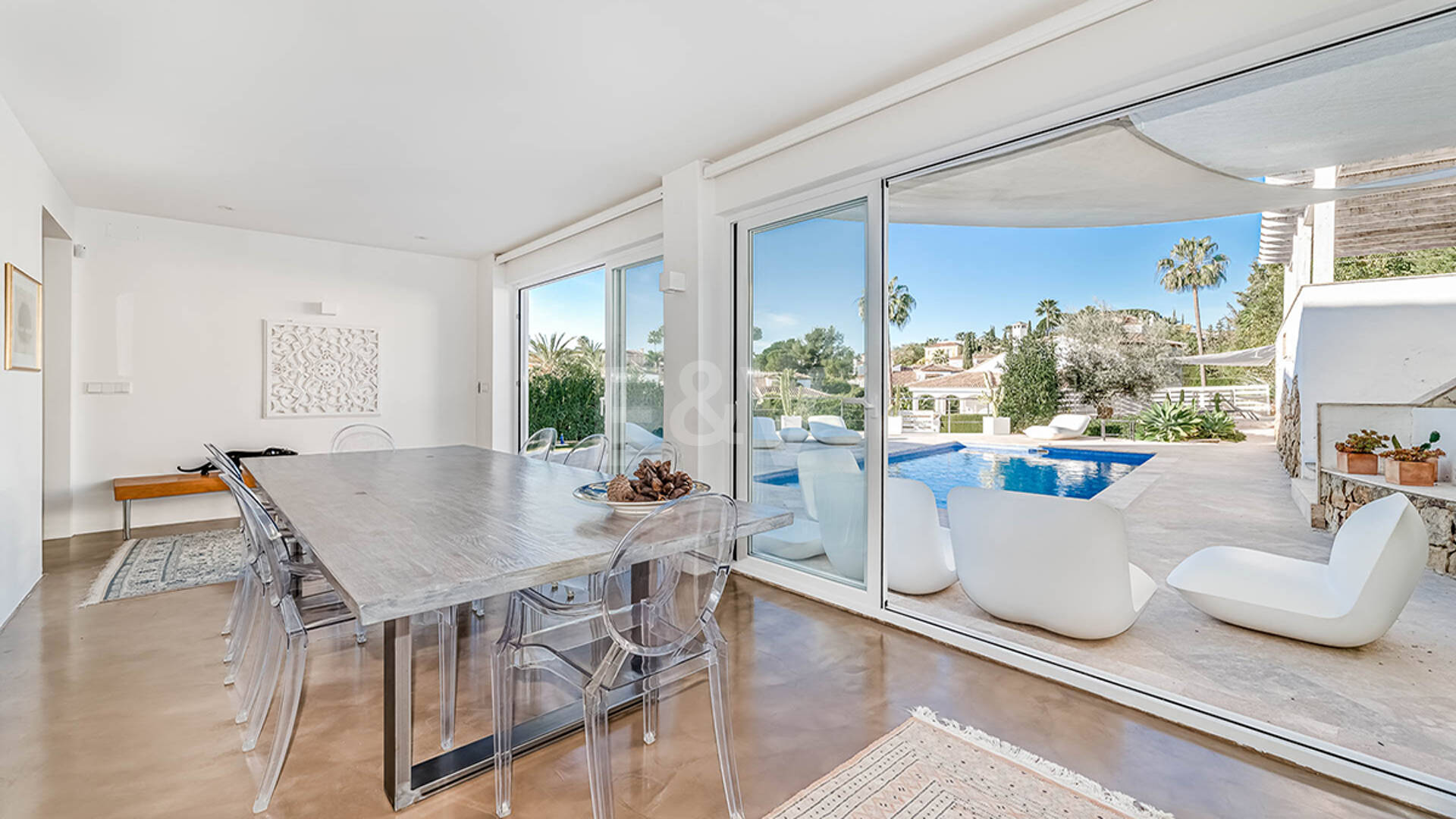 Nowoczesna willa Andaluzji w Nueva Andaluzja w strzeżonej społeczności